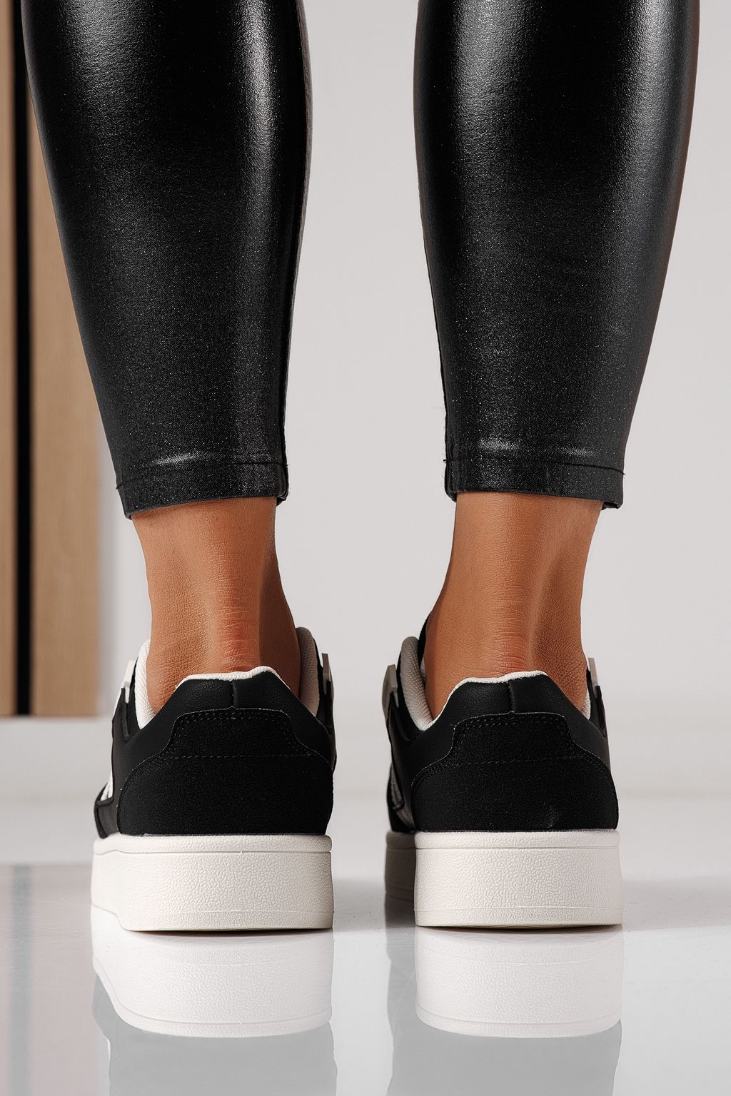 Női sportcipők fekete öko bőrből készült Iris #24192