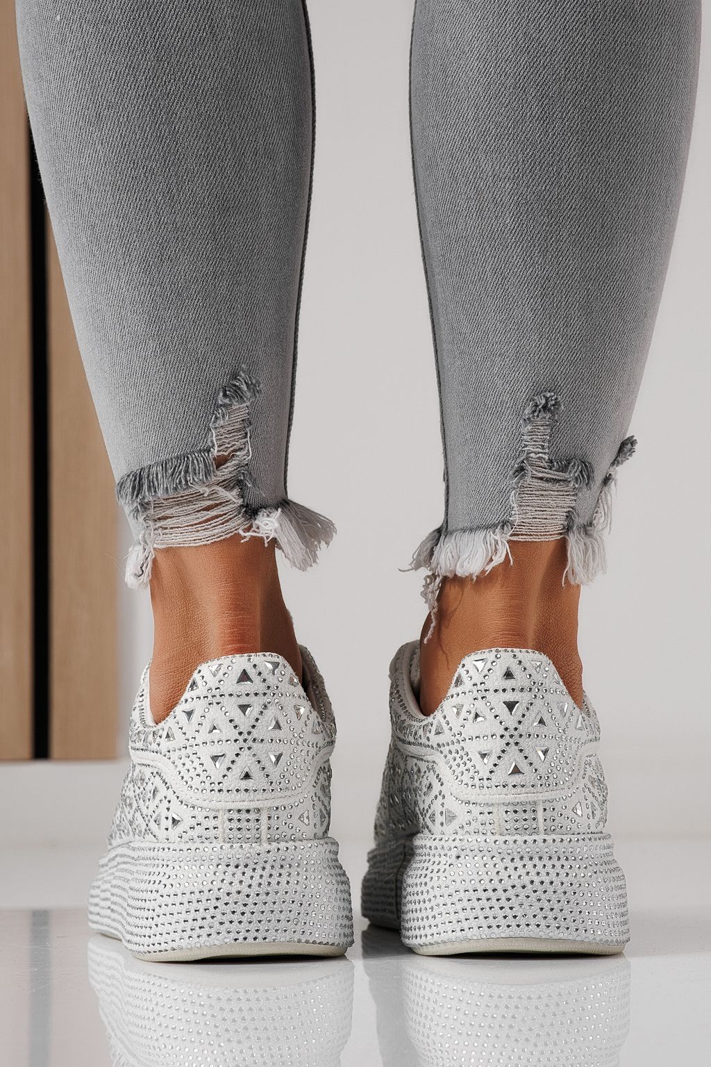 Női sportcipők fehér környezetbarát velúr bőrből készült Iris #24115