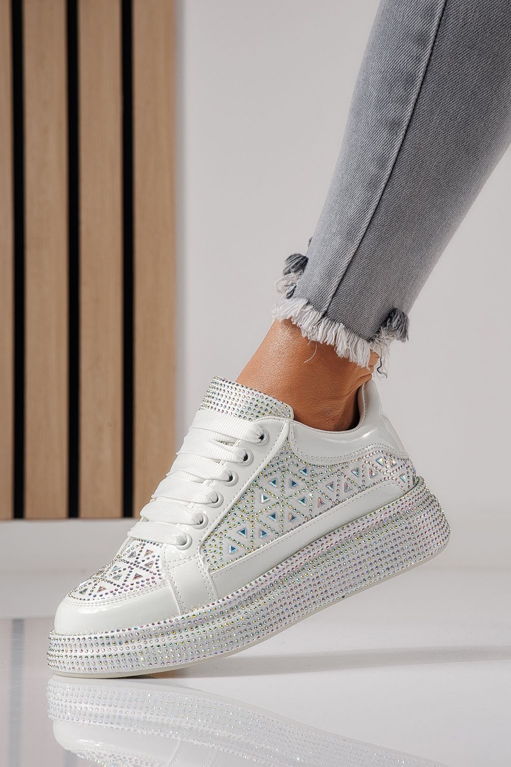 Női sportcipők fehér környezetbarát velúr bőrből készült Ilinca #24117