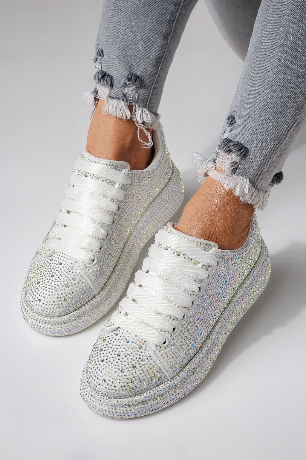 Női sportcipők fehér textil anyagból készült Alexia #24008