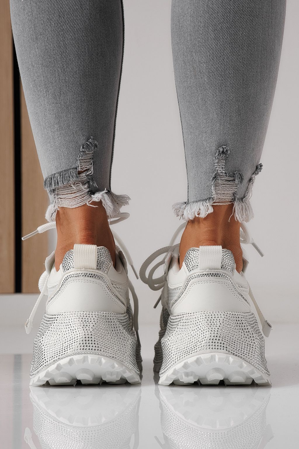 Női sportcipők fehér textil anyagból készült Cezara #24055