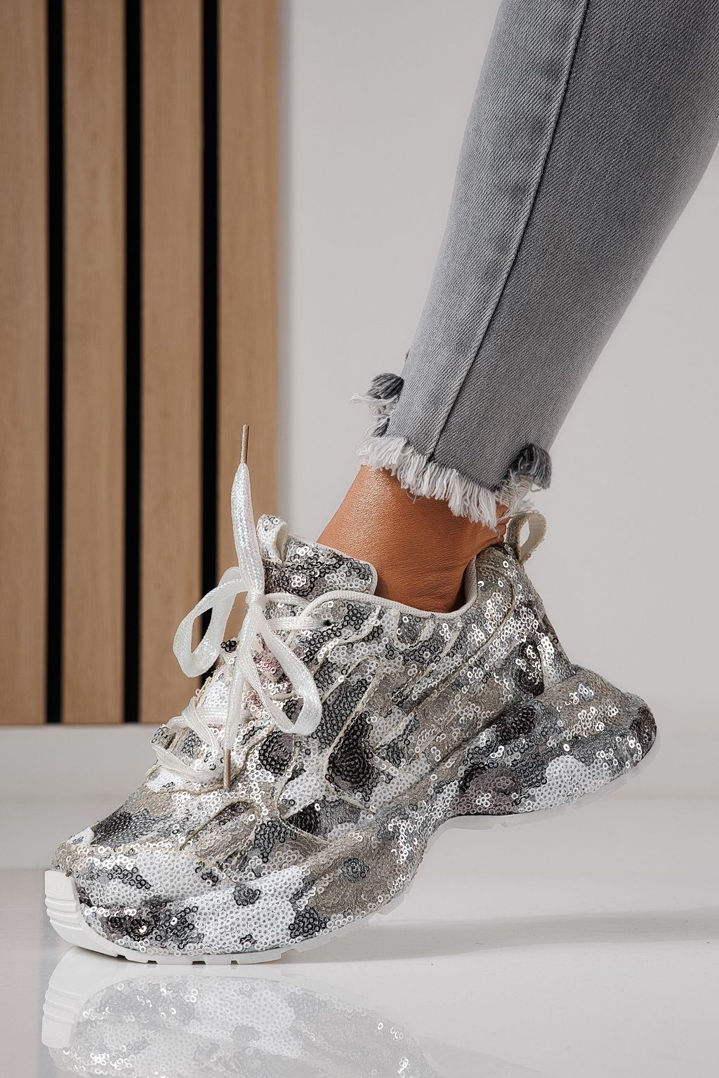 Női sportcipők fehér környezetbarát velúr bőrből készült Georgiana #24106