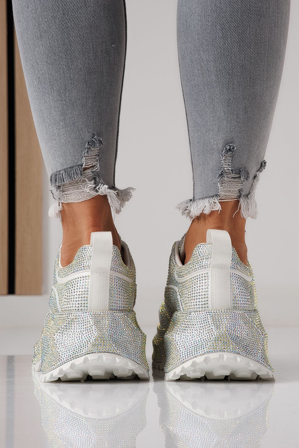 Női sportcipők fehér környezetbarát velúr bőrből készült Gabriela #24104