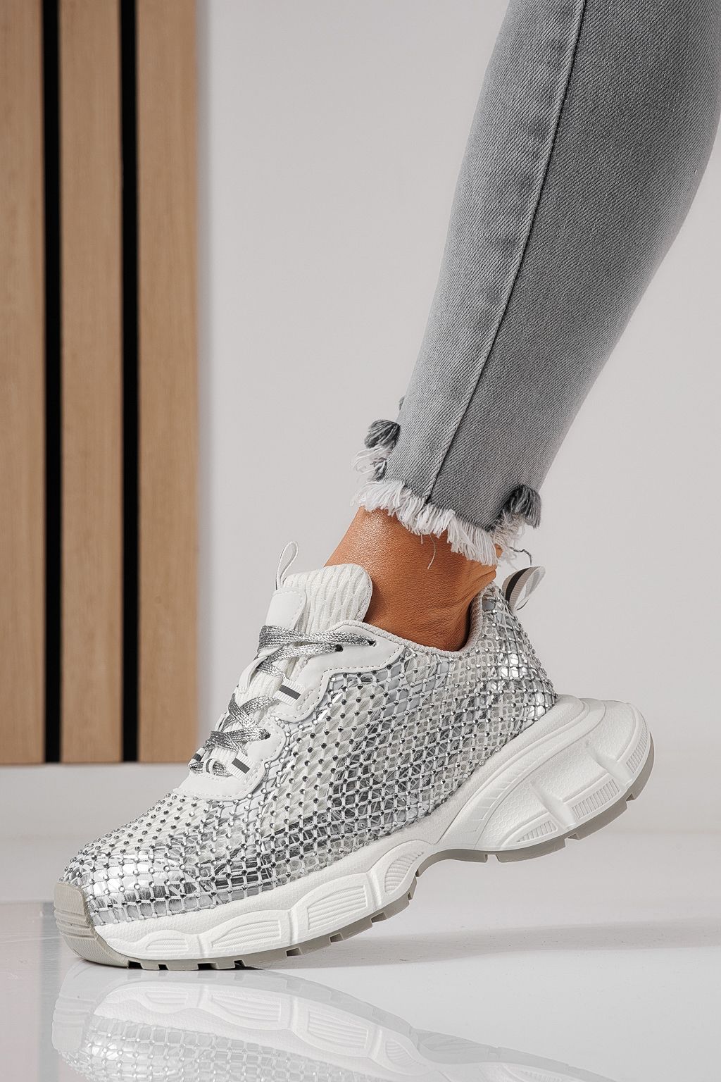 Női sportcipők fehér textil anyagból készült Lilien #24148