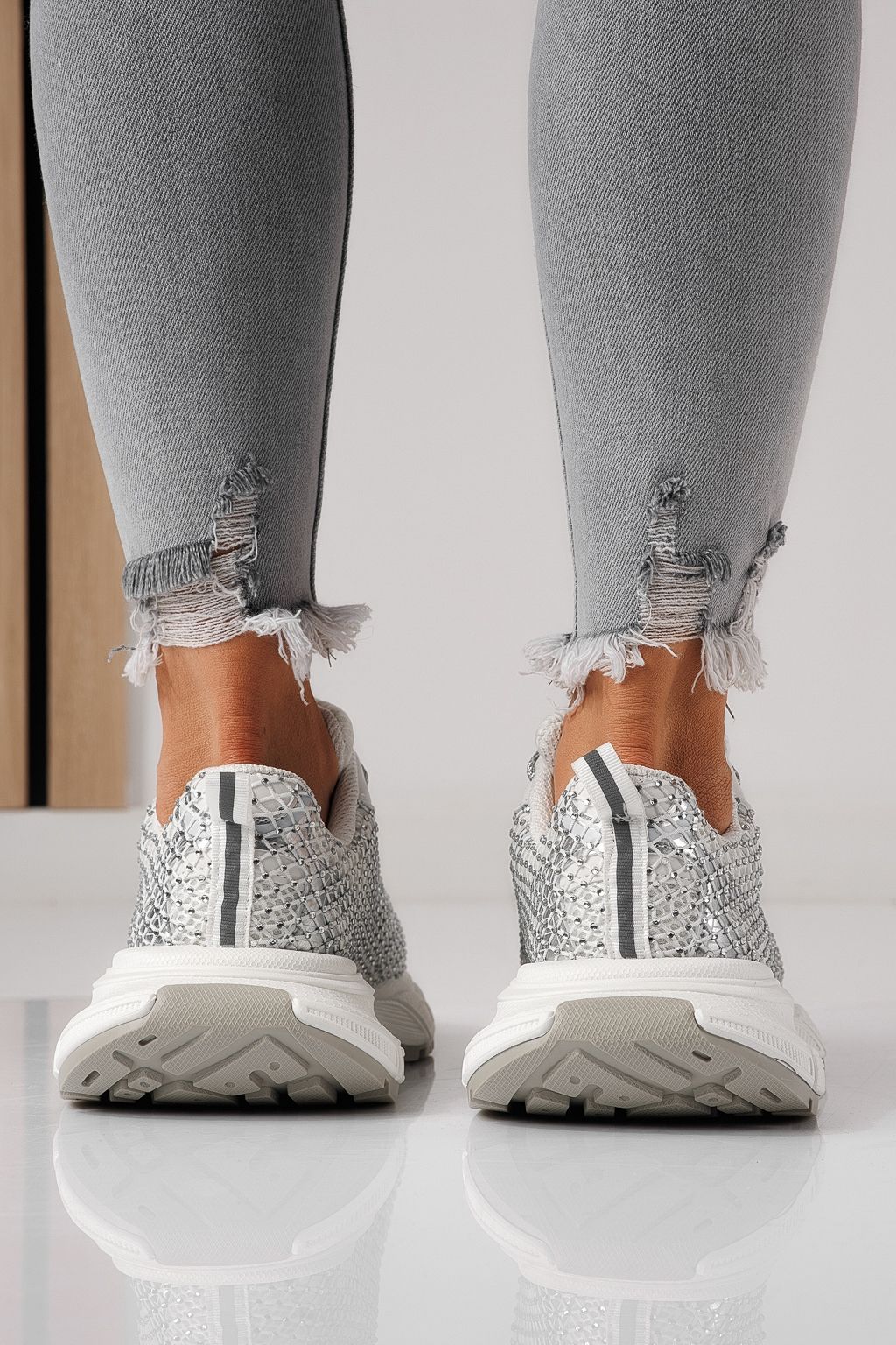 Női sportcipők fehér textil anyagból készült Lilien #24148