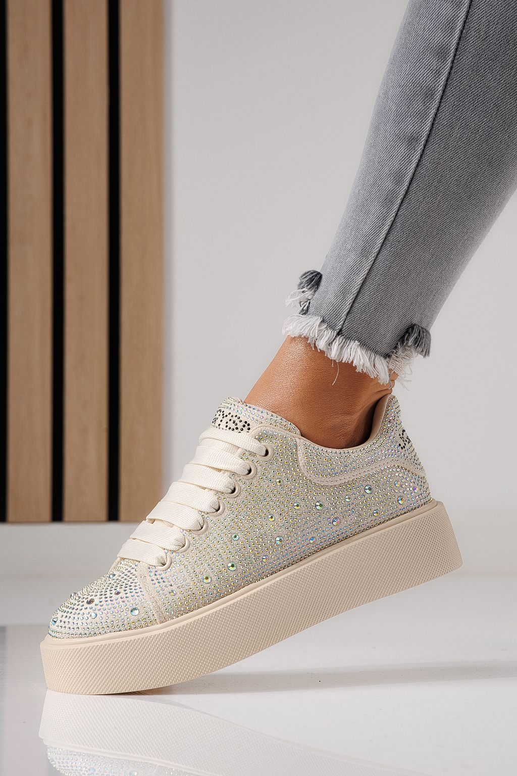 Női sportcipők bézs textil anyagból készült Ellania #24091