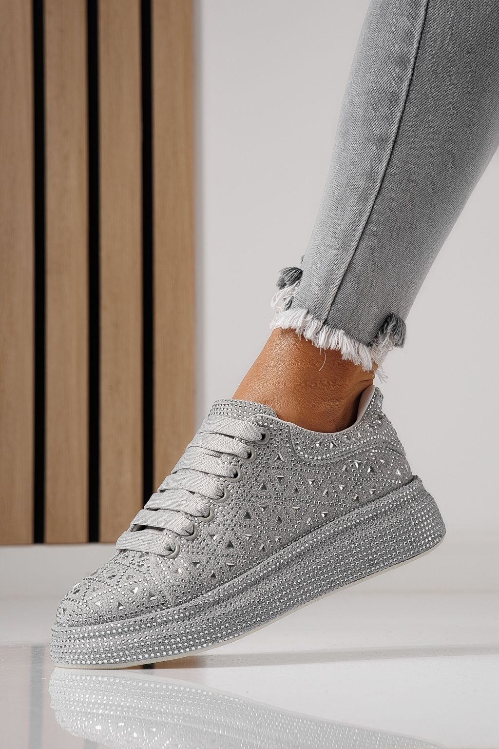 Női sportcipők szürke környezetbarát velúr bőrből készült Iris #24114