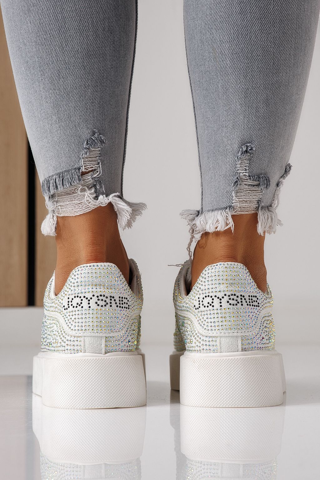 Női sportcipők fehér textil anyagból készült Ellania #24090