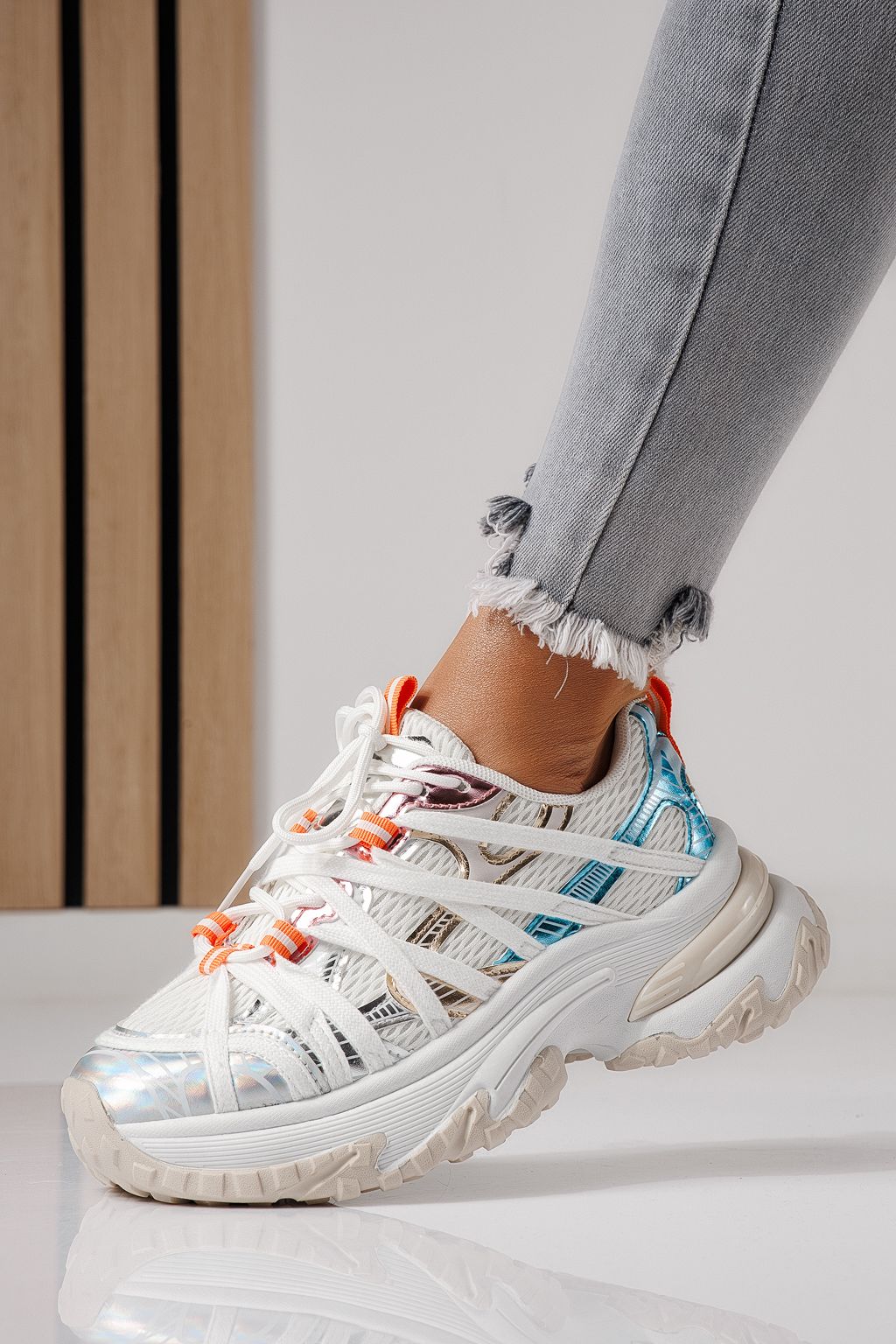 Női sportcipők fehér textil anyagból készült Jullya #24128