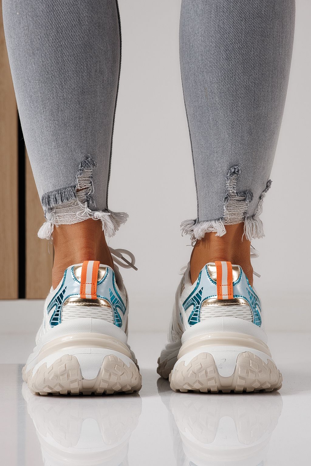 Női sportcipők fehér textil anyagból készült Jullya #24128