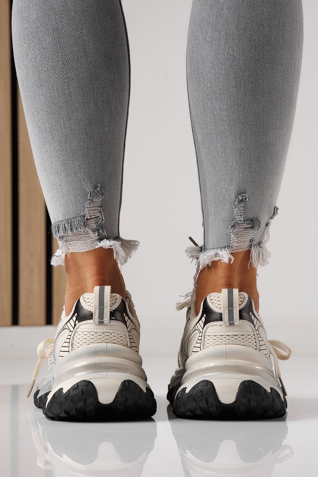 Női sportcipők bézs textil anyagból készült Laura #24143