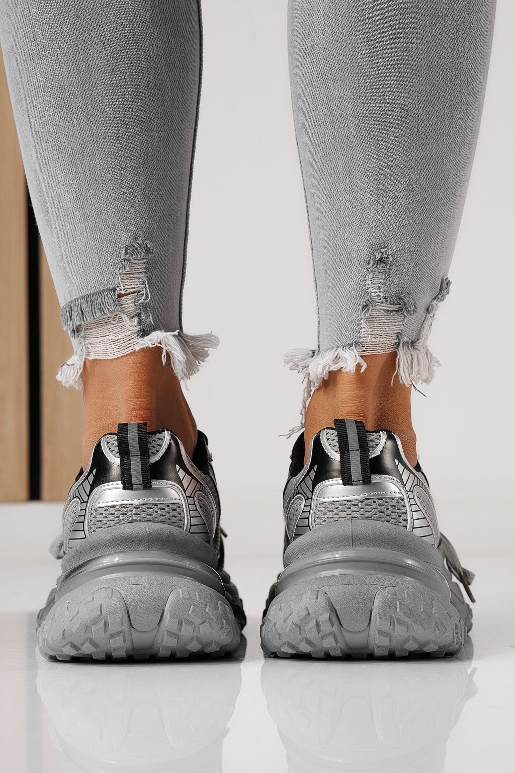 Női sportcipők szürke textil anyagból készült Laura #24144