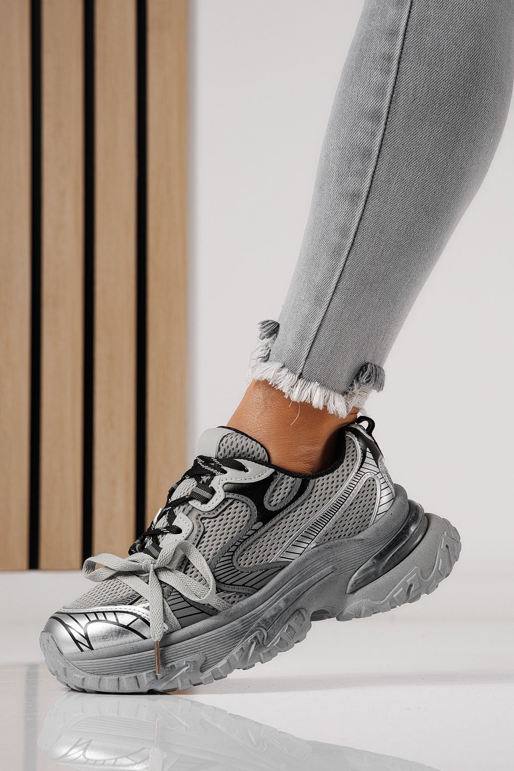 Női sportcipők szürke textil anyagból készült Laura #24144