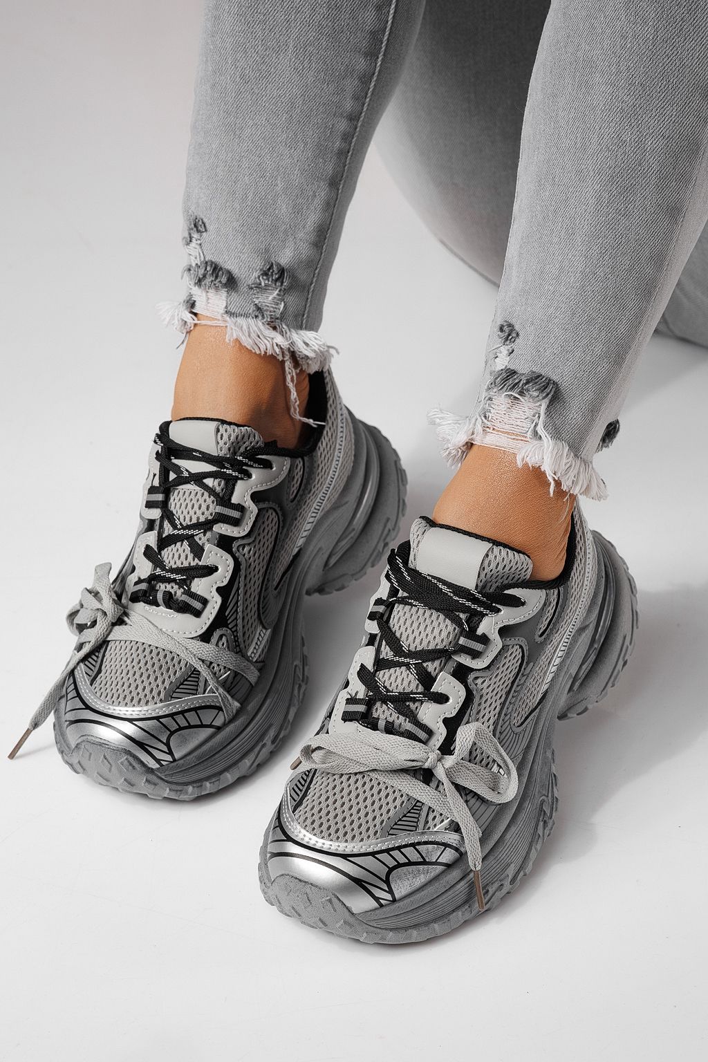 Női sportcipők szürke textil anyagból készült Laura #24144