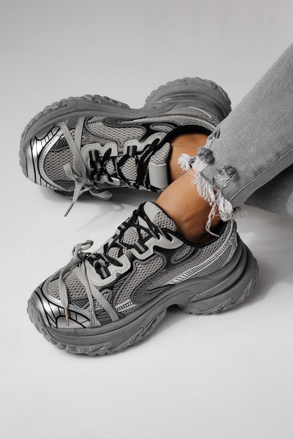 Női sportcipők szürke textil anyagból készült Laura #24144