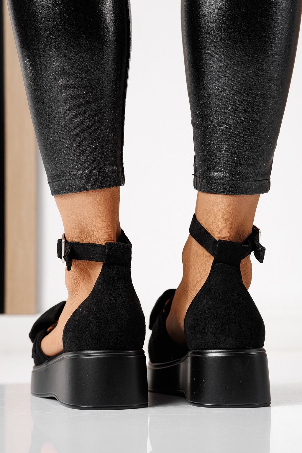 Női alkalmi cipők leopárd környezetbarát velúr bőrből készült Ella #24094