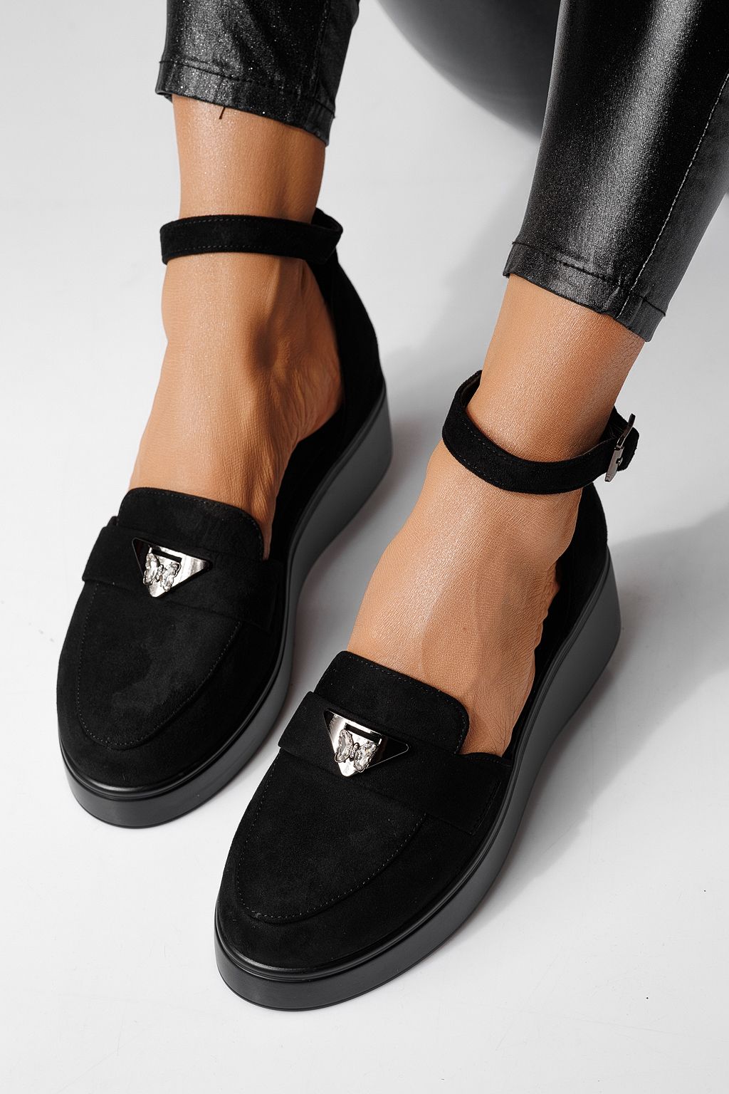 Női alkalmi cipők fekete környezetbarát velúr bőrből készült Evelina #24097