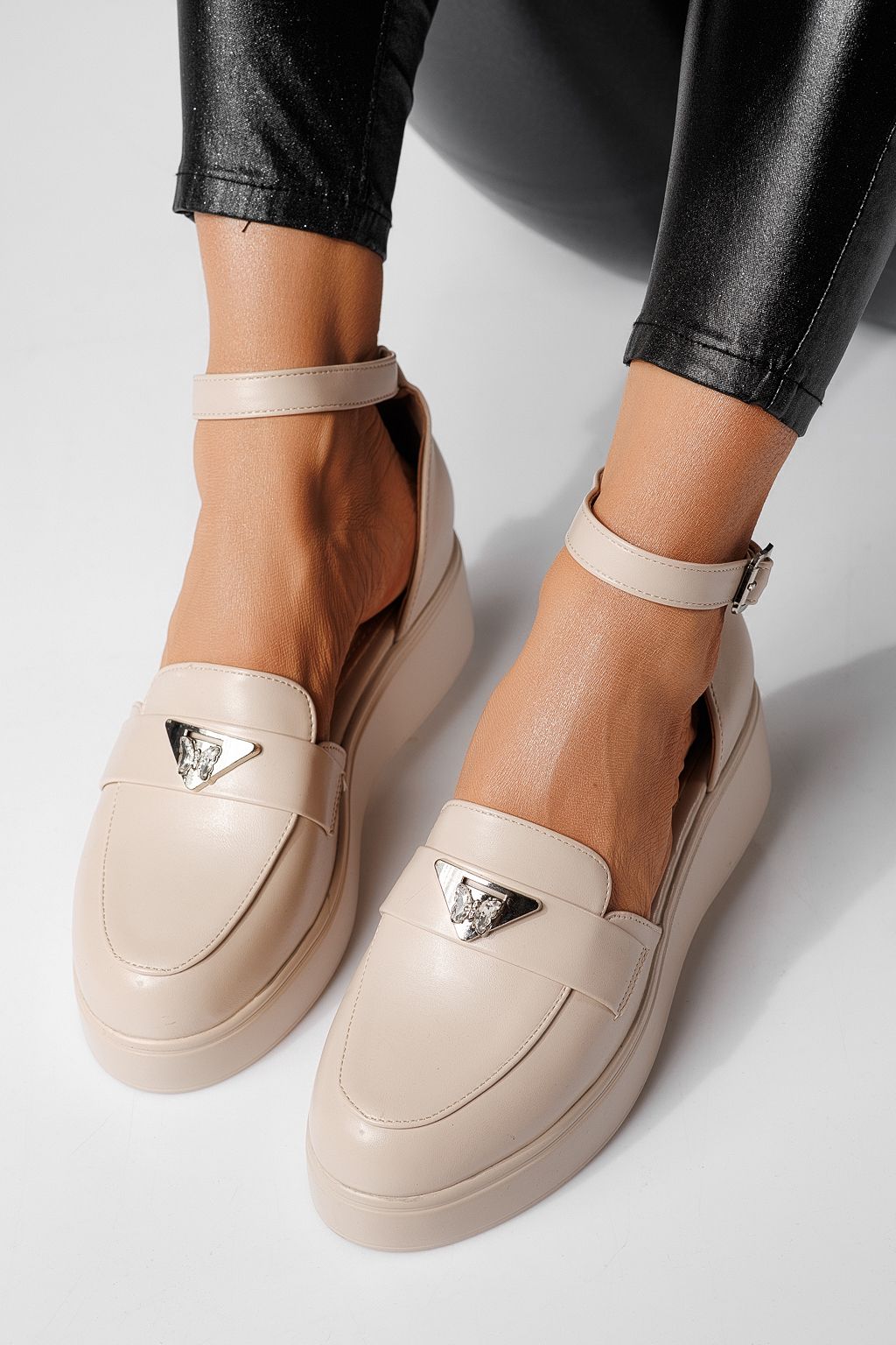 Női alkalmi cipők bézs öko bőrből készült Evelina #24096