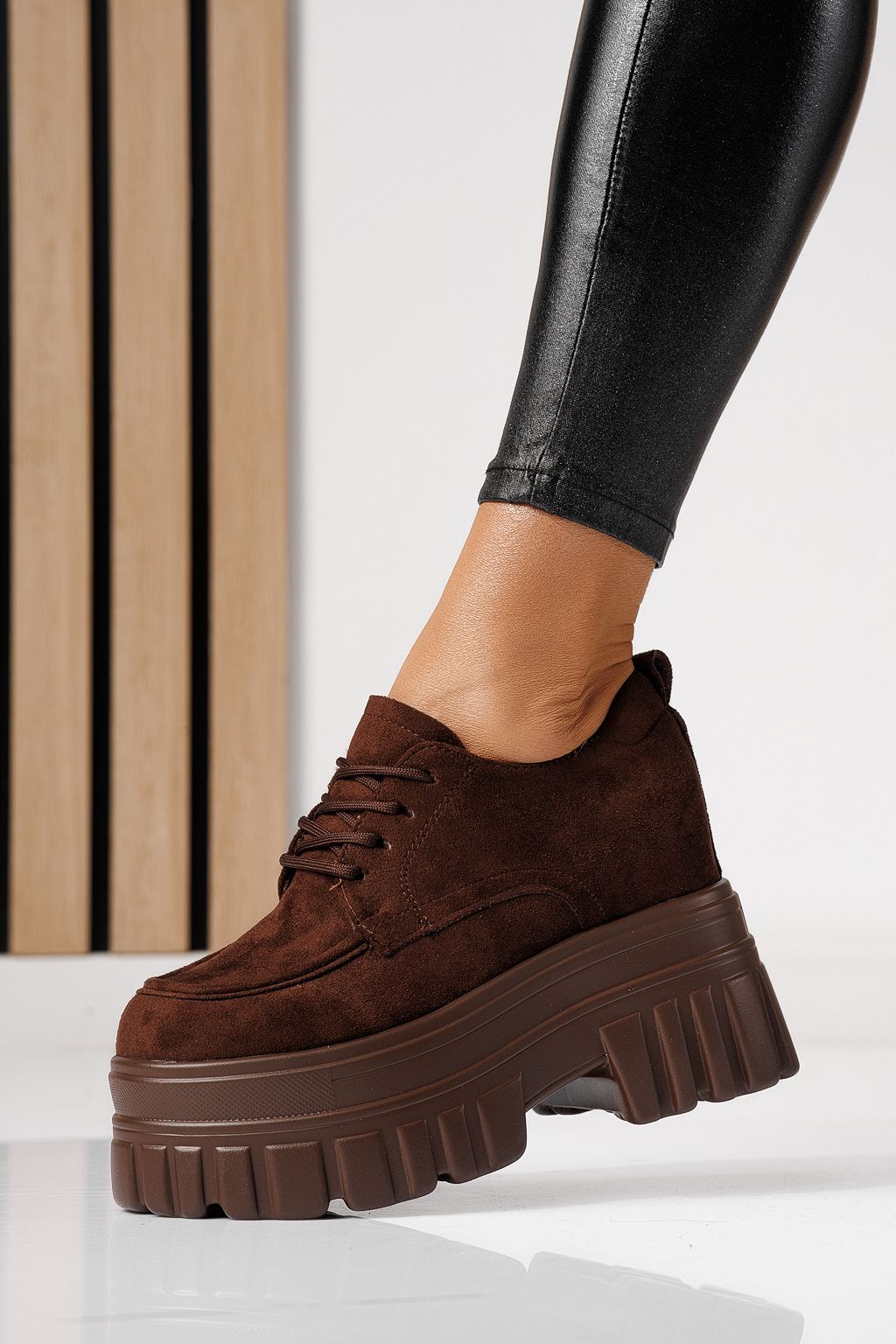 Női alkalmi cipők barna öko bőrből készült Larisa #24076