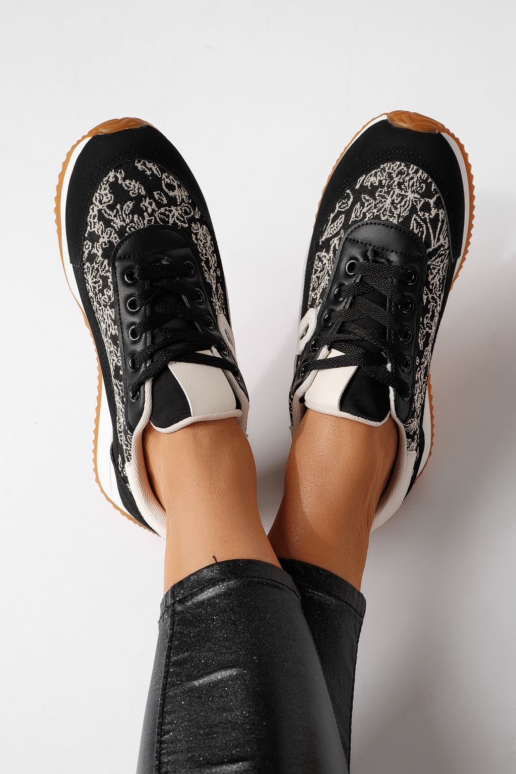 Női sportcipők fekete öko bőrből készült Jesica #24125