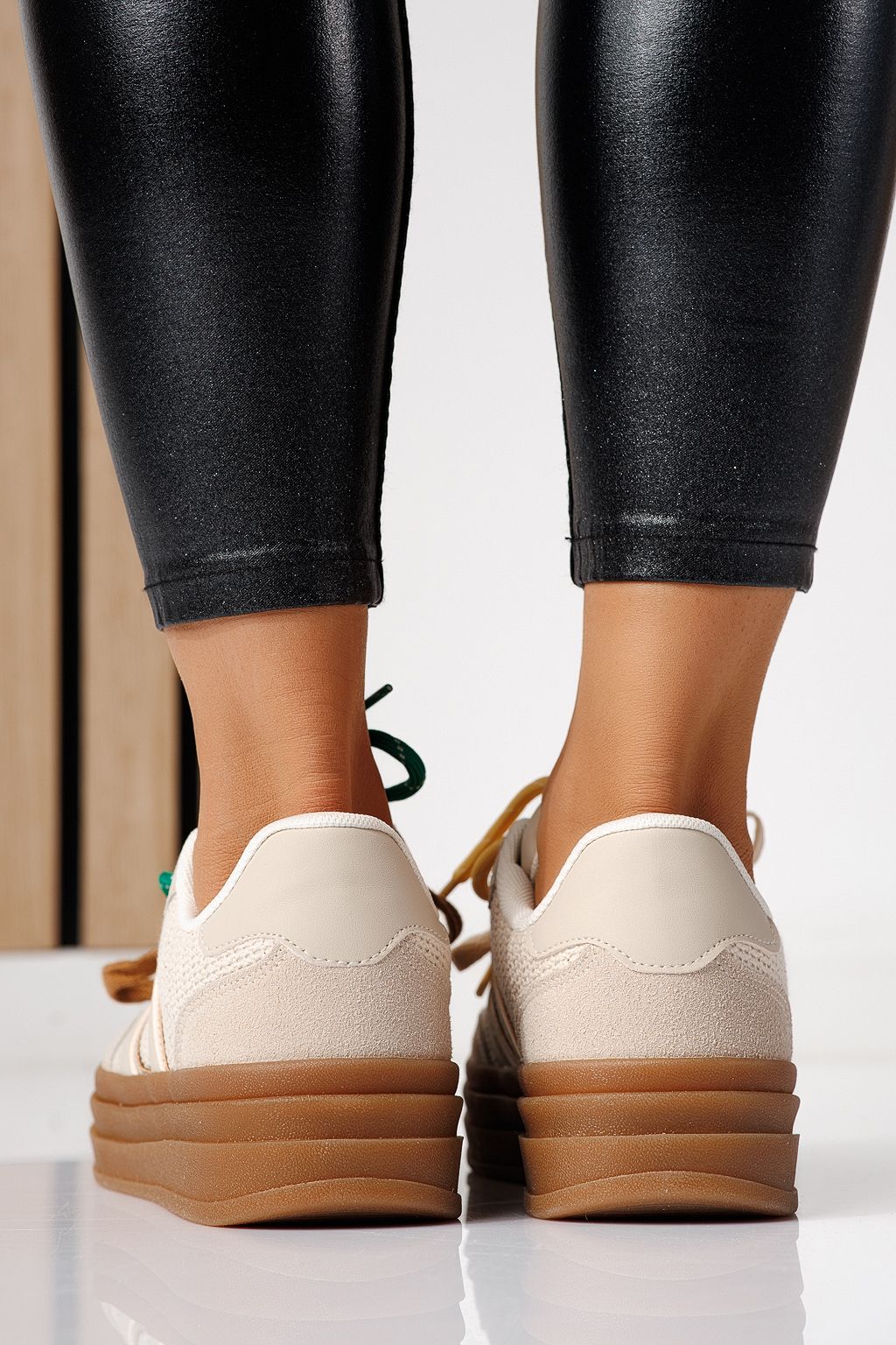 Női sportcipők bézs környezetbarát velúr bőrből készült Karina #24135