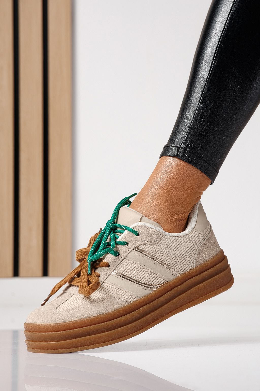 Női sportcipők bézs környezetbarát velúr bőrből készült Karina #24135