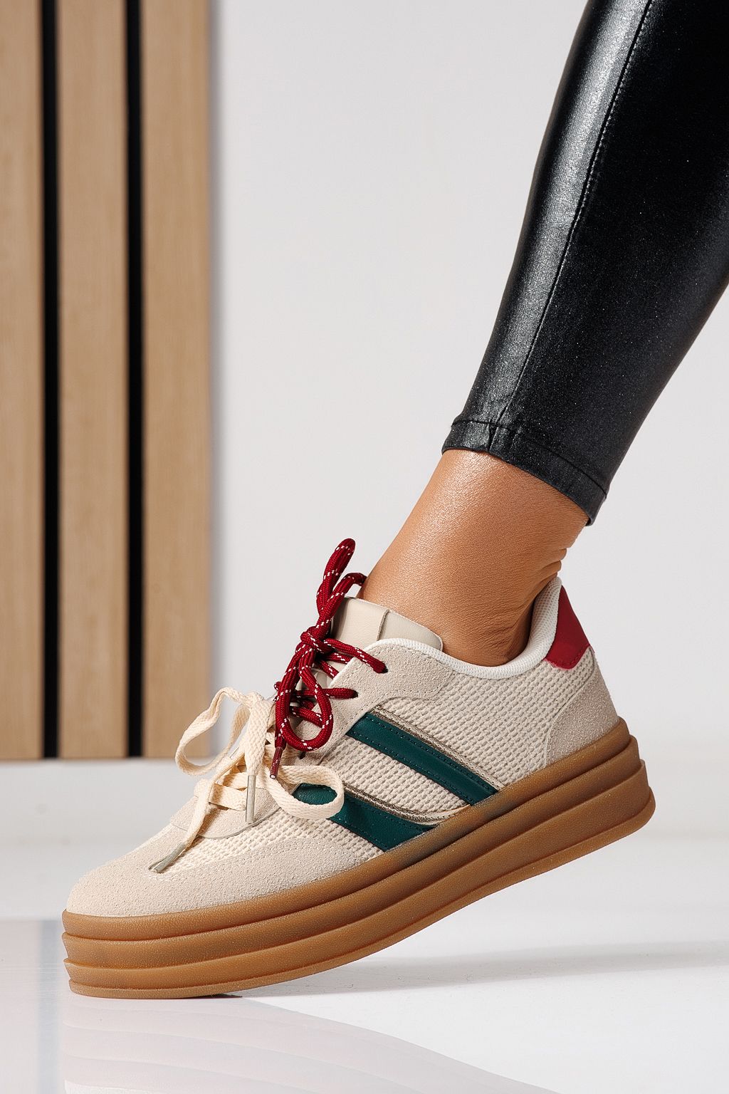 Női sportcipők piros környezetbarát velúr bőrből készült Karina #24137