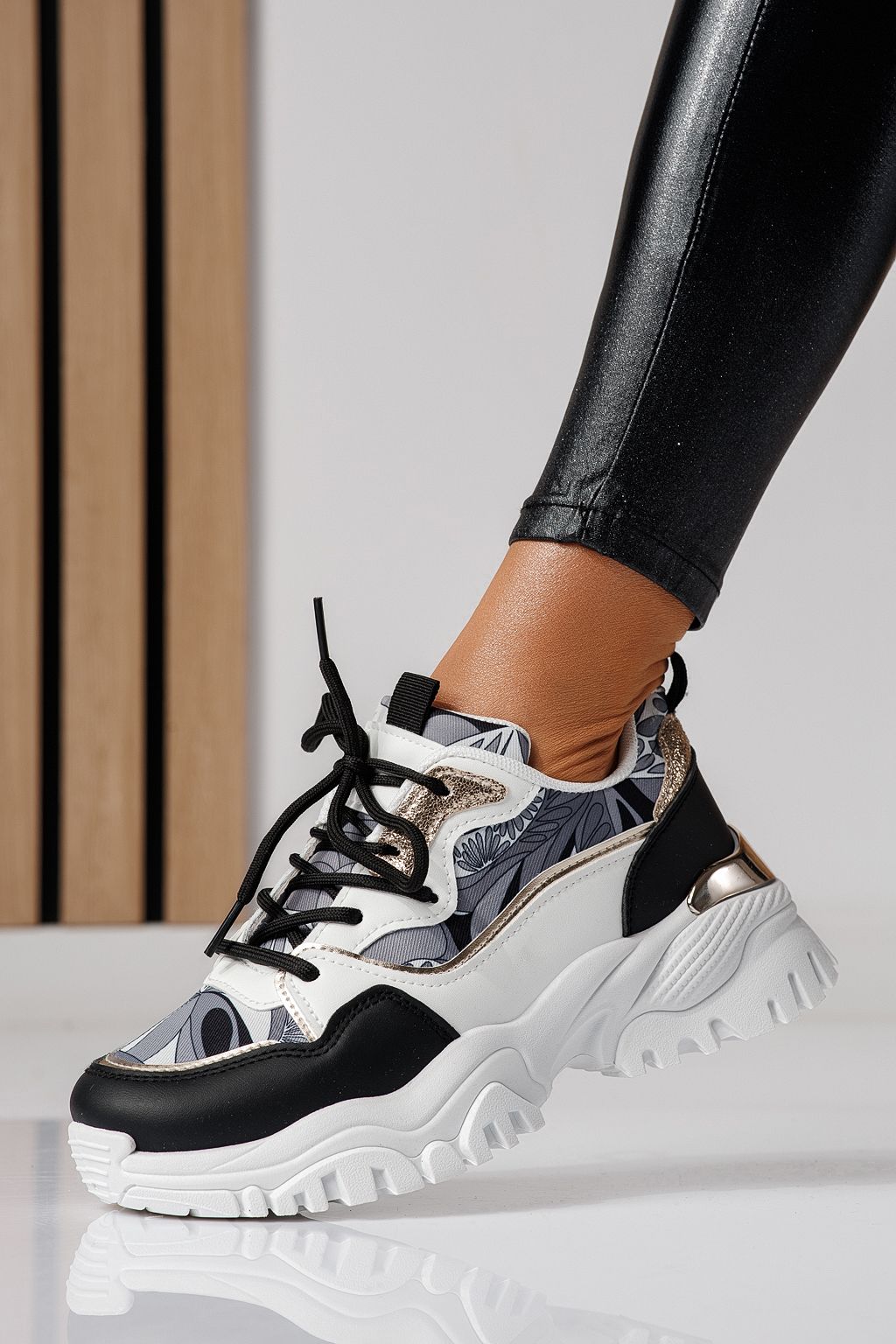 Női sportcipők fekete öko bőrből készült Jasmine #24133