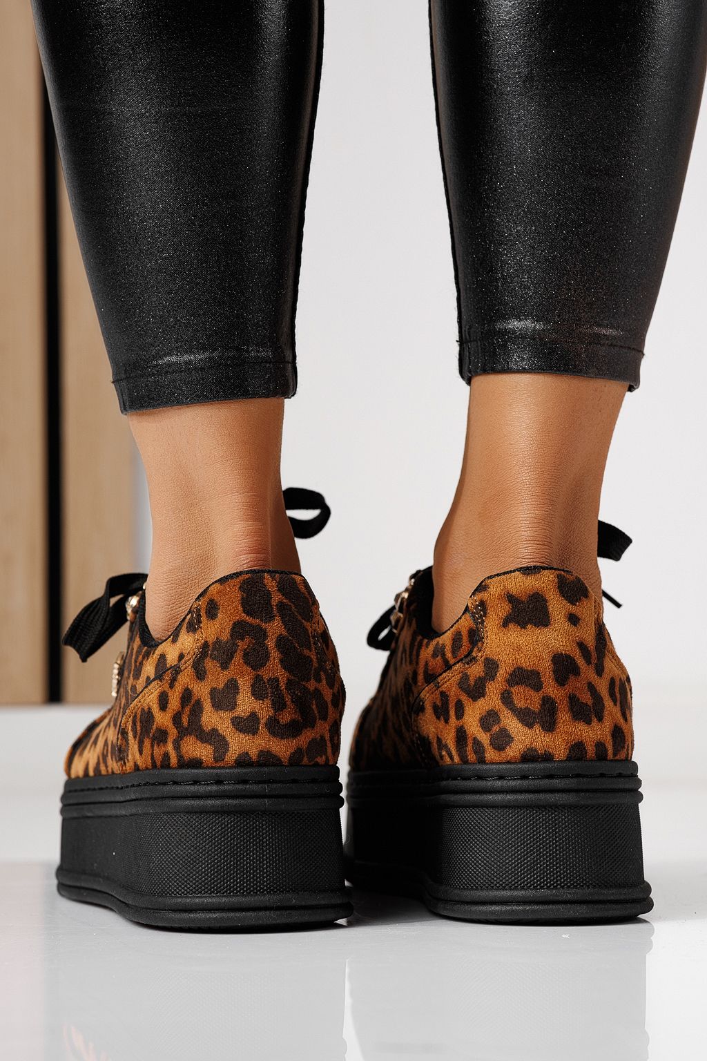 Női sportcipők leopárd környezetbarát velúr bőrből készült Crina #24071