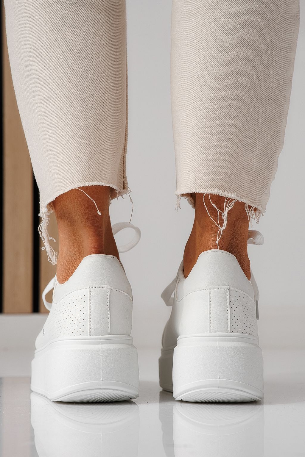 Női platformcipők fehér öko bőrből készült Ada #24001