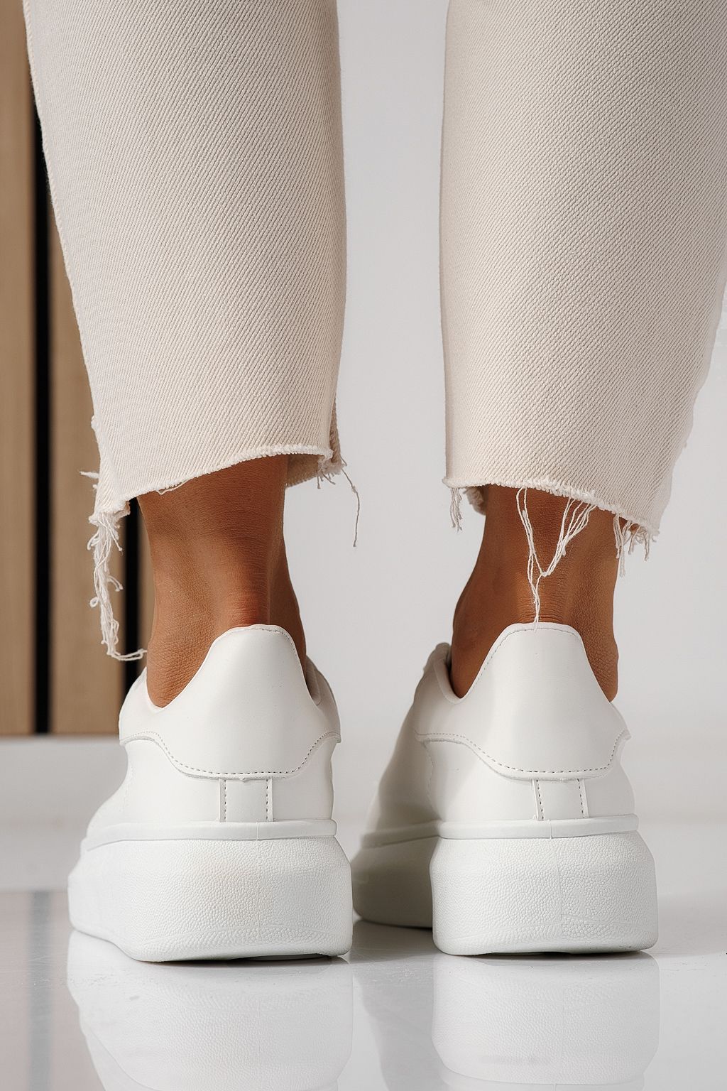 Női fehér sportcipő ekológikus bőrből Raya #24199