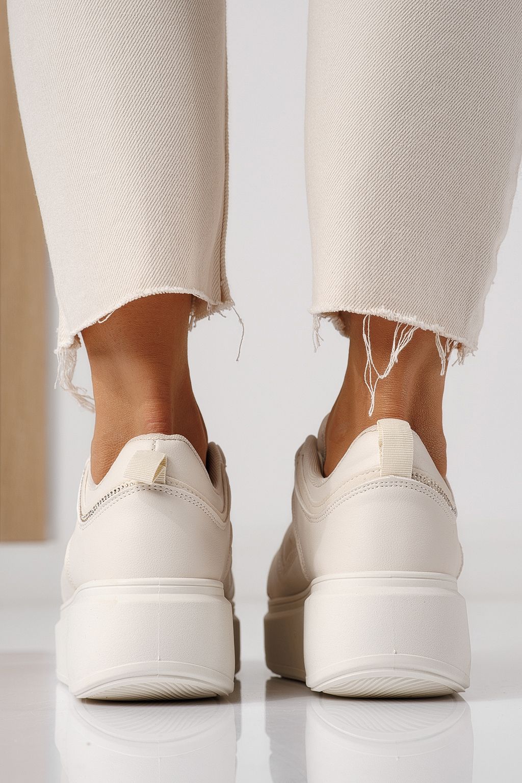 Női sportcipők bézs öko bőrből készült Delia #24081