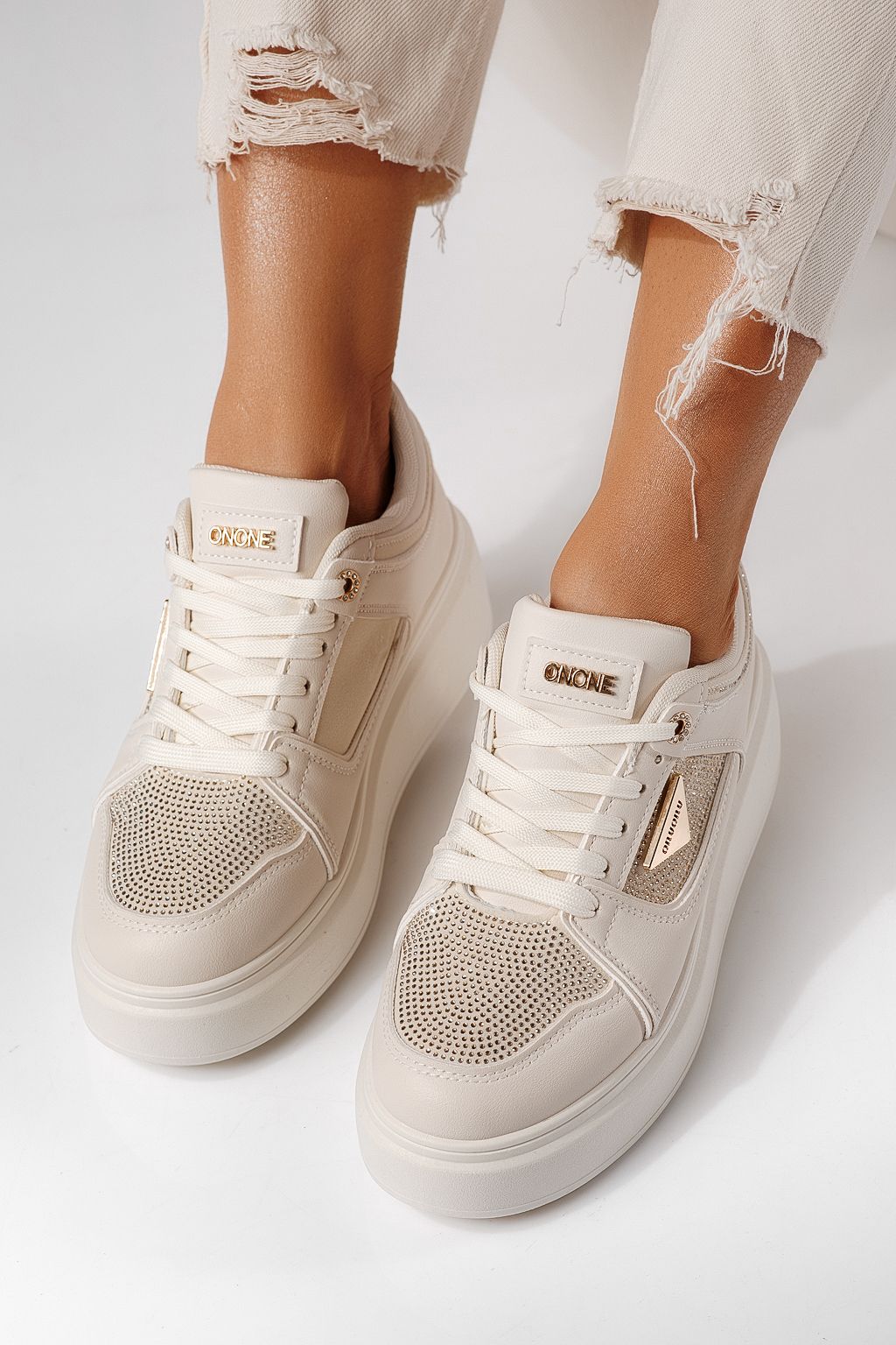 Női sportcipők bézs öko bőrből készült Delia #24081