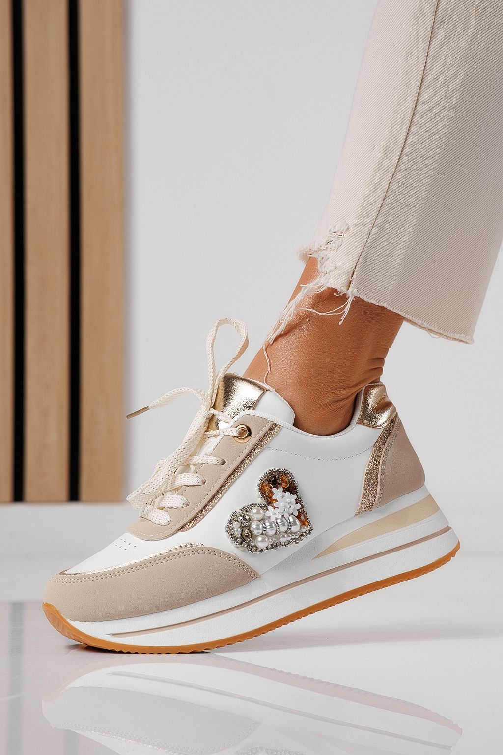 Női sportcipők bézs öko bőrből készült Kayla #24140