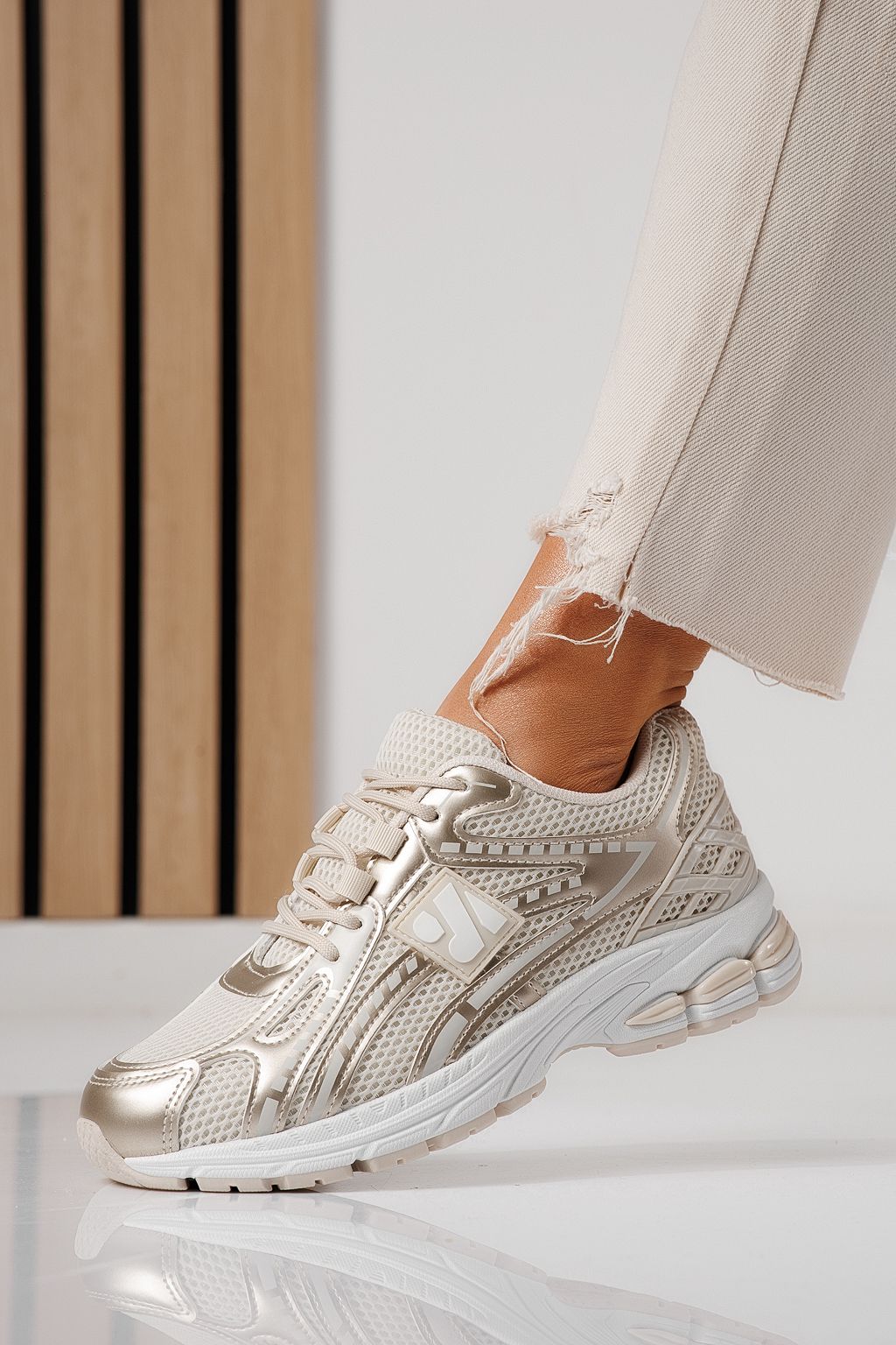 Női sportcipők bézs textil anyagból készült Lilien #24147