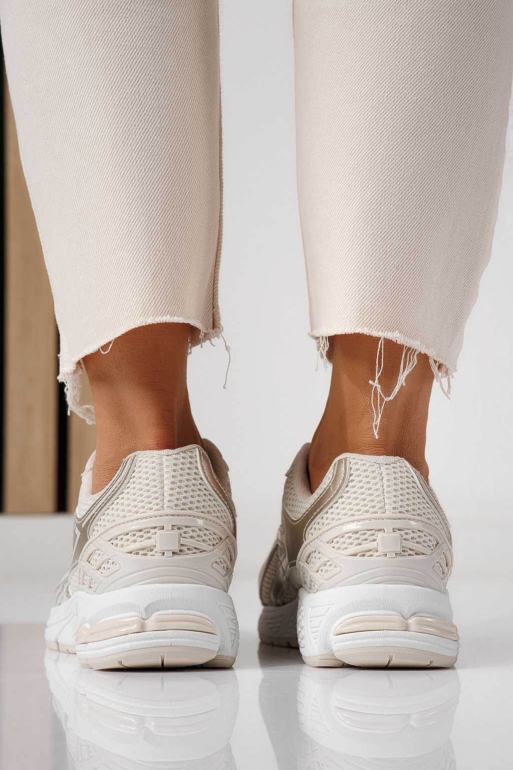 Női sportcipők bézs textil anyagból készült Lilien #24147