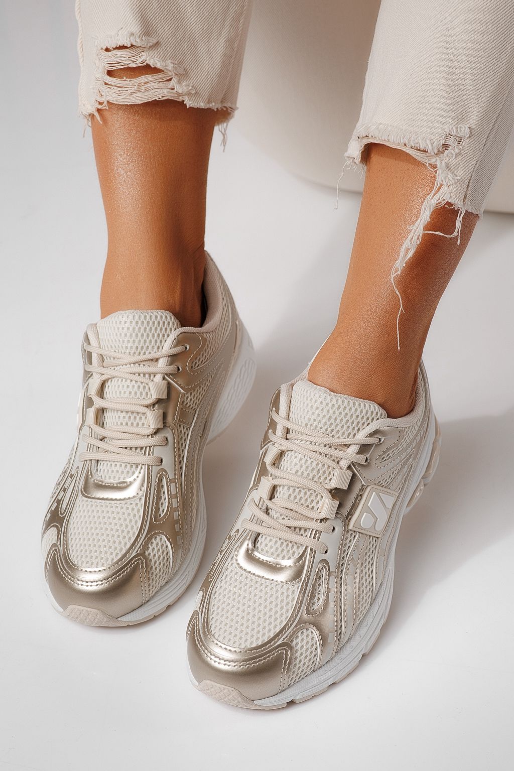 Női sportcipők bézs textil anyagból készült Lilien #24147