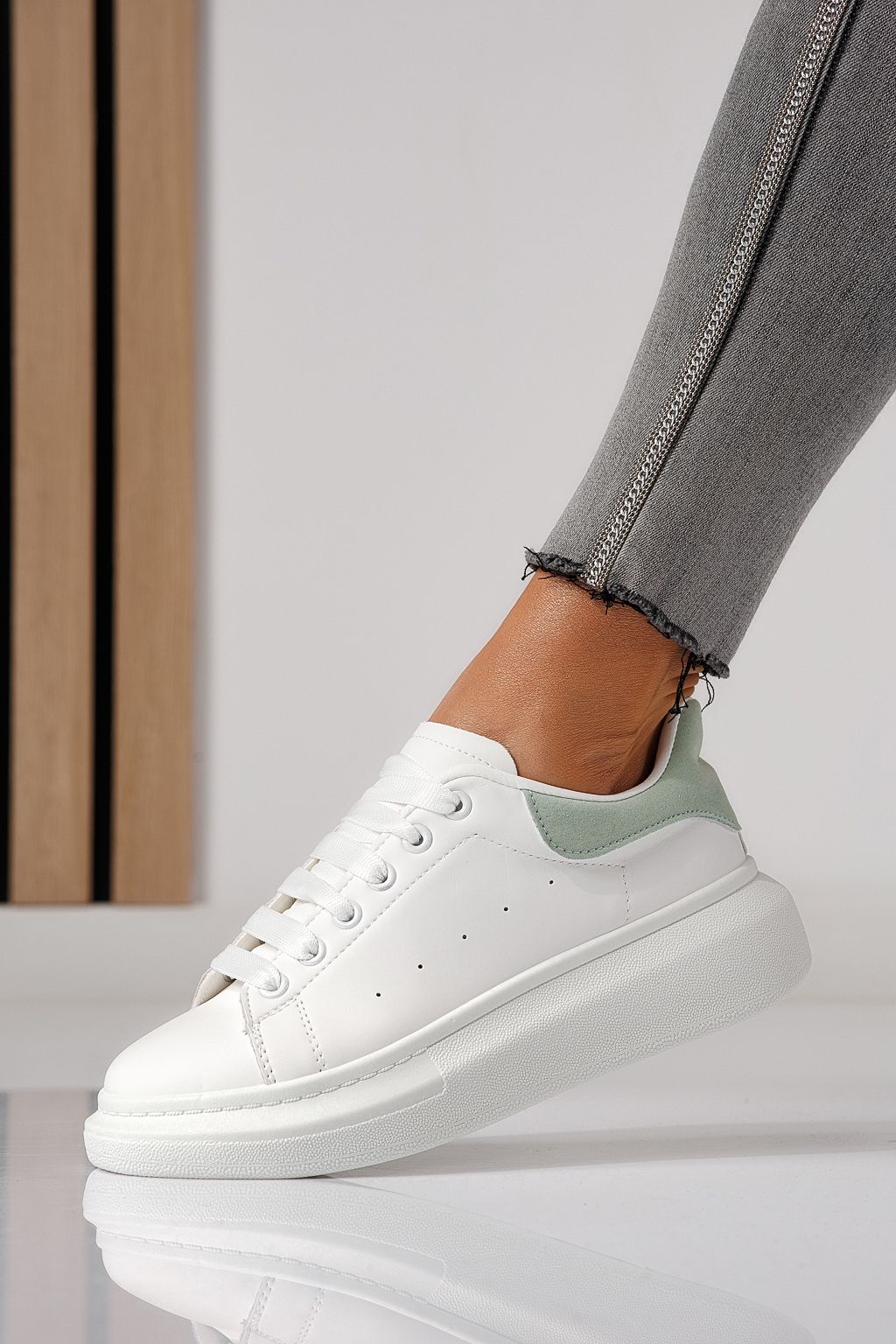 Női fehér sportcipő ekológikus bőrből Raya #24178