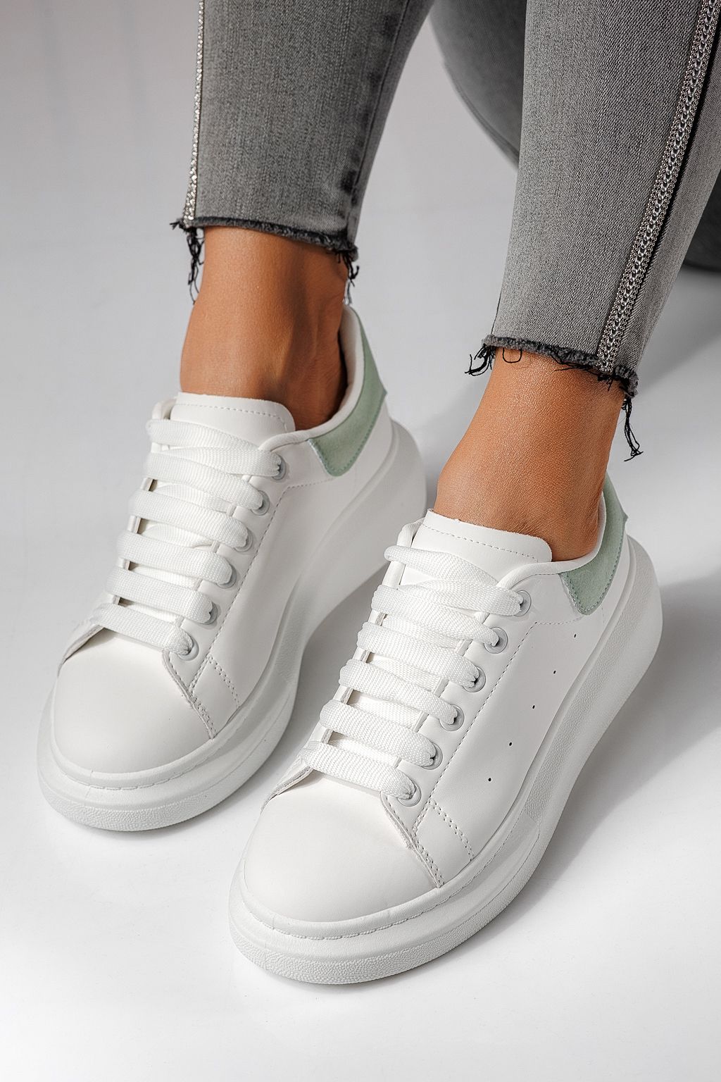 Női fehér sportcipő ekológikus bőrből Raya #24178