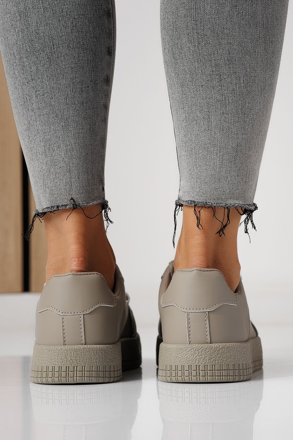 Női sportcipők szürke öko bőrből készült Olivia #24168