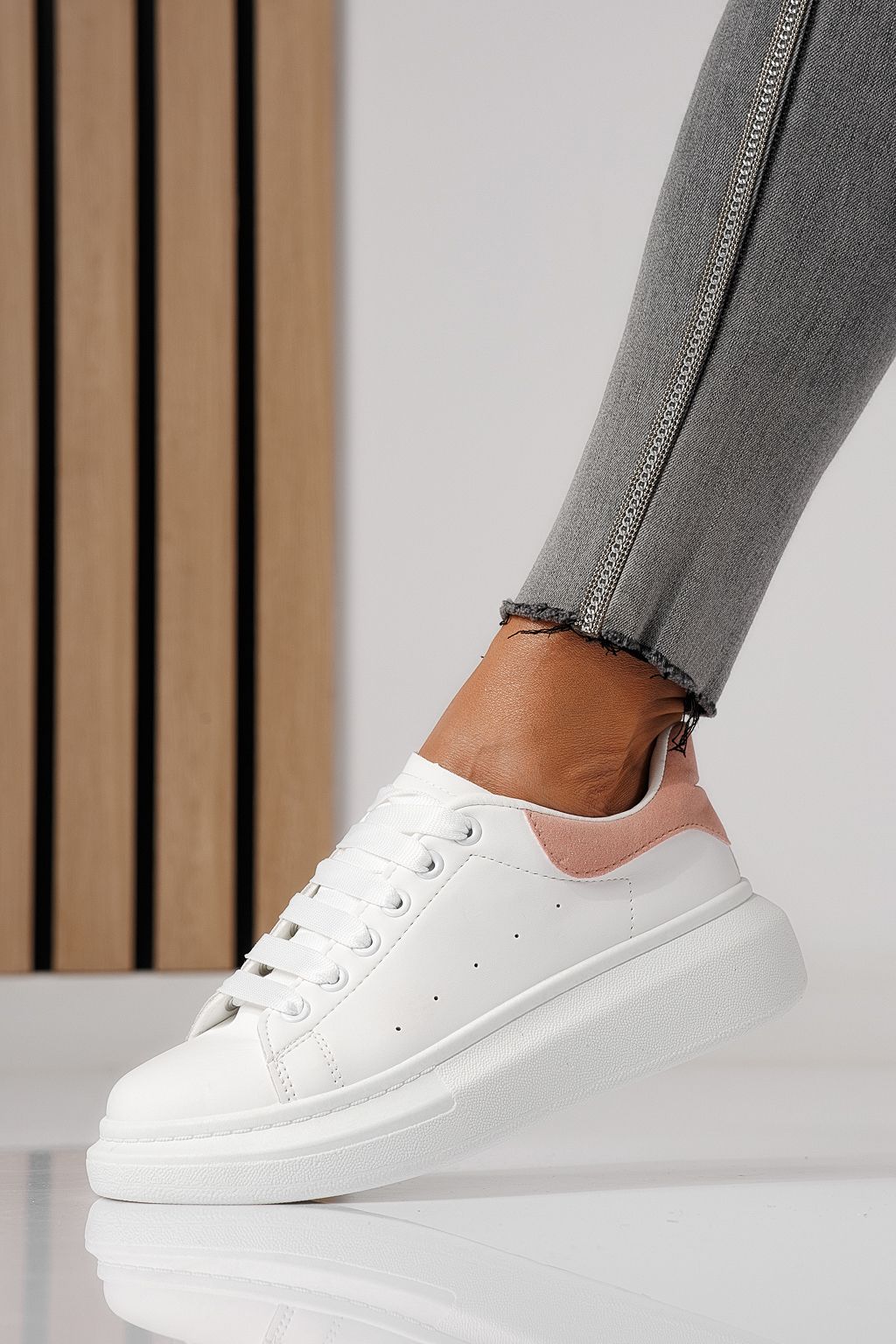 Női fehér sportcipő ekológikus bőrből Raya #24179