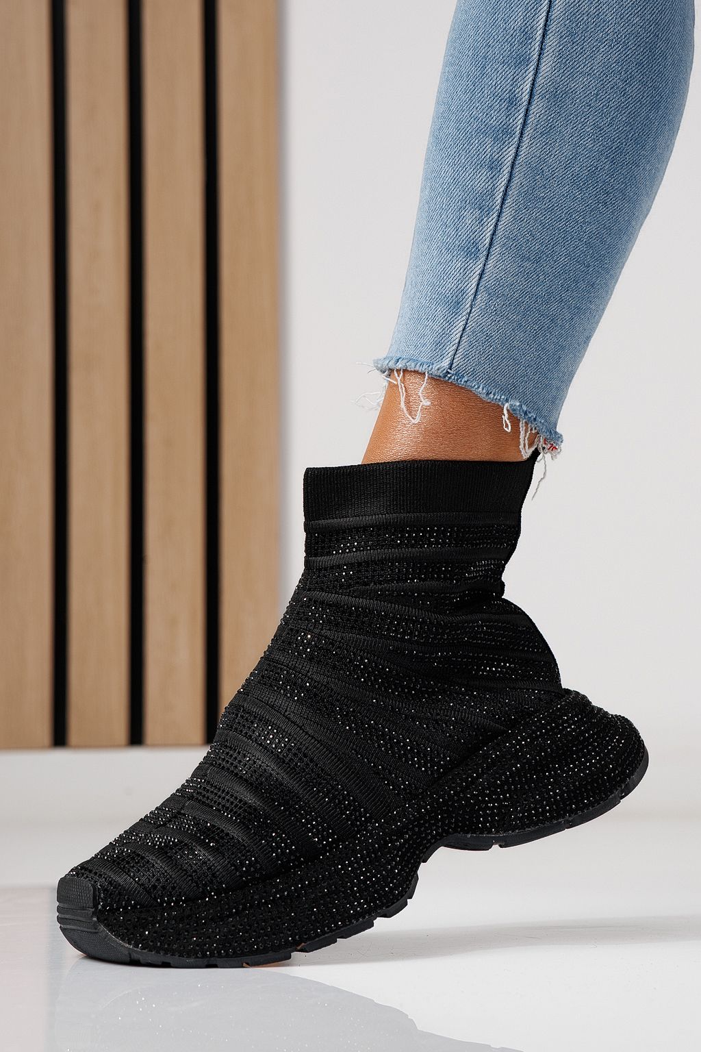 Női sportcipők fekete textil anyagból készült Desia #24078