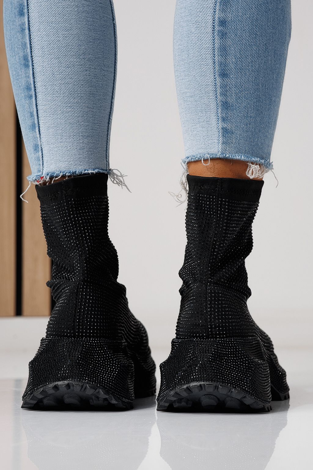 Női sportcipők fekete textil anyagból készült Ines #24120