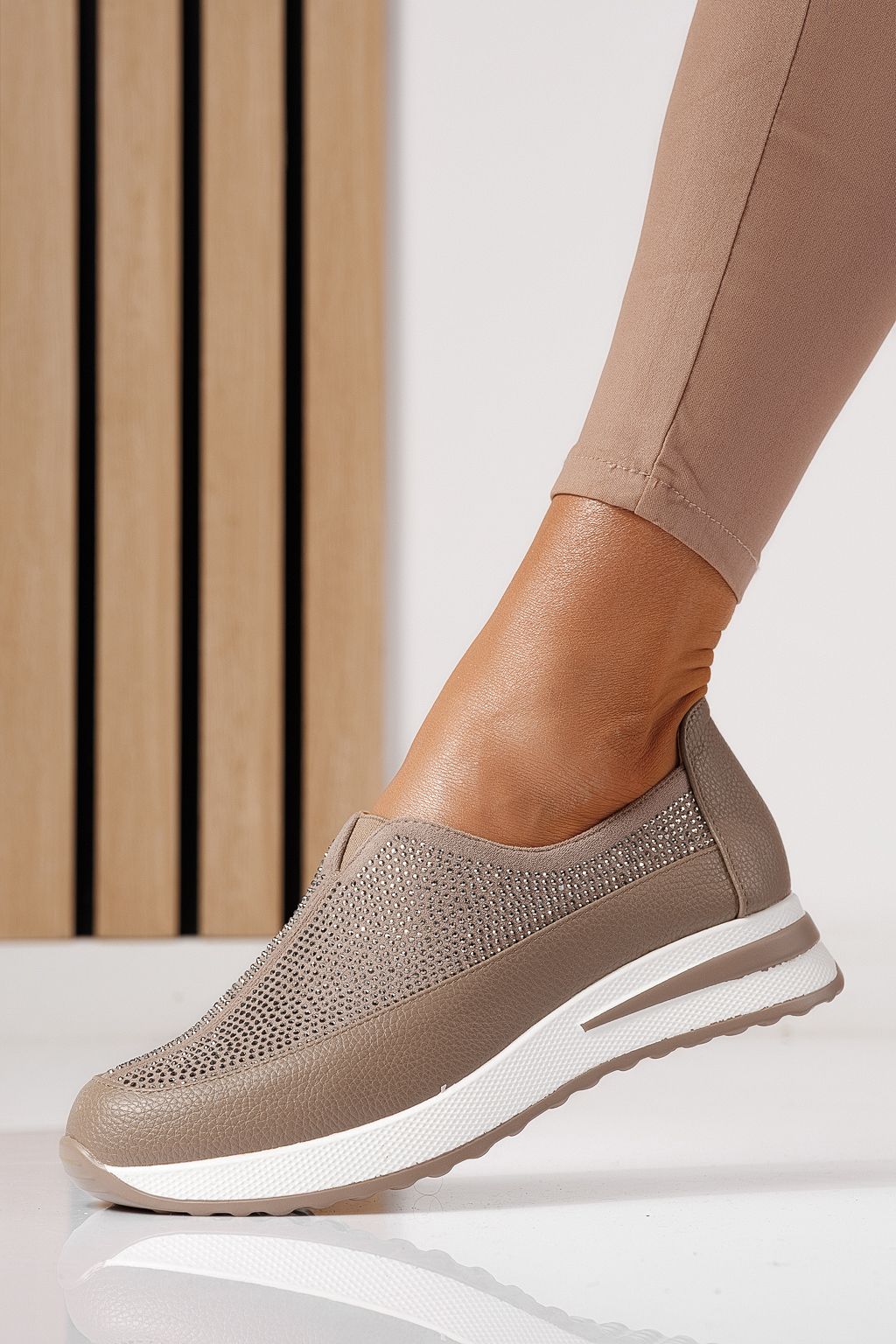 Női khaki színű ekológikus bőrből készült hétköznapi cipő Teona #24207