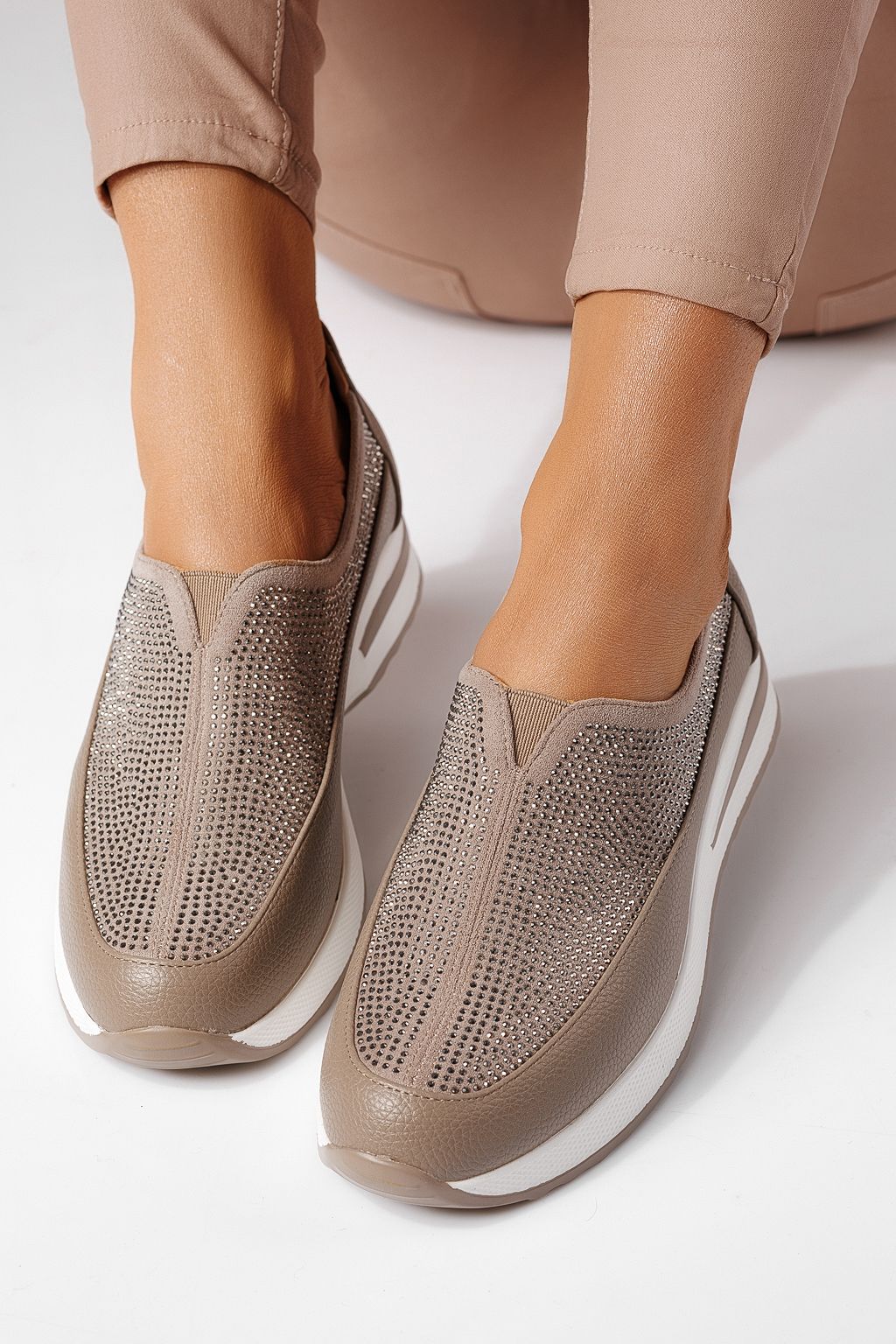 Női khaki színű ekológikus bőrből készült hétköznapi cipő Teona #24207