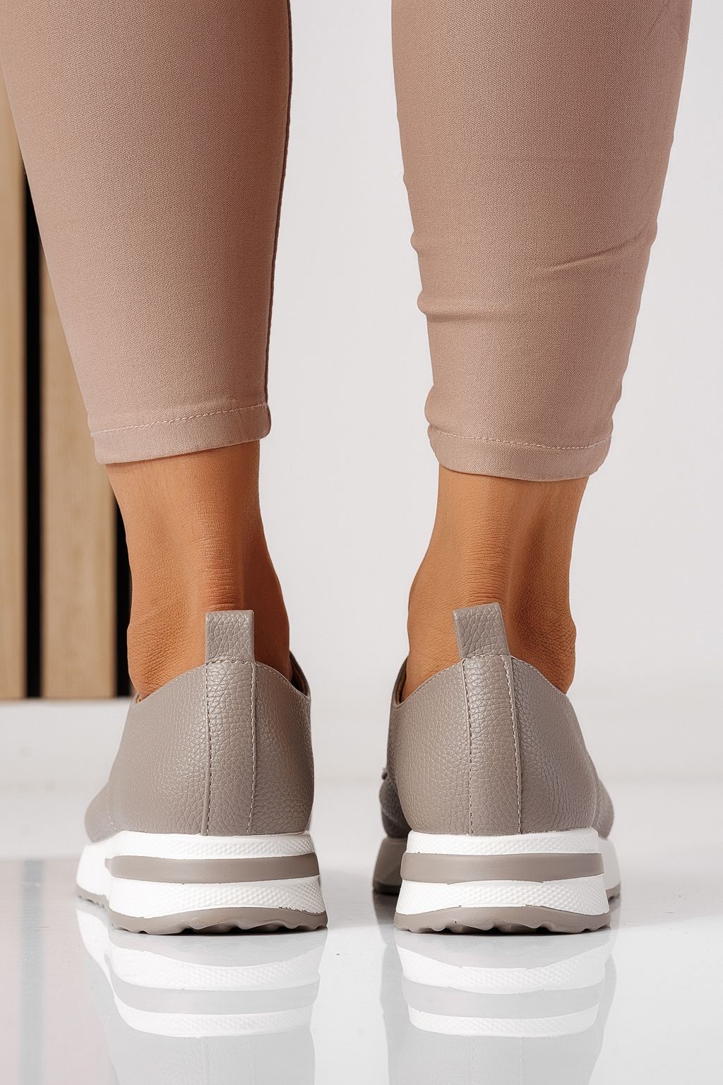 Női szürke alkalmi cipő ekológikus bőrből Lara #24202