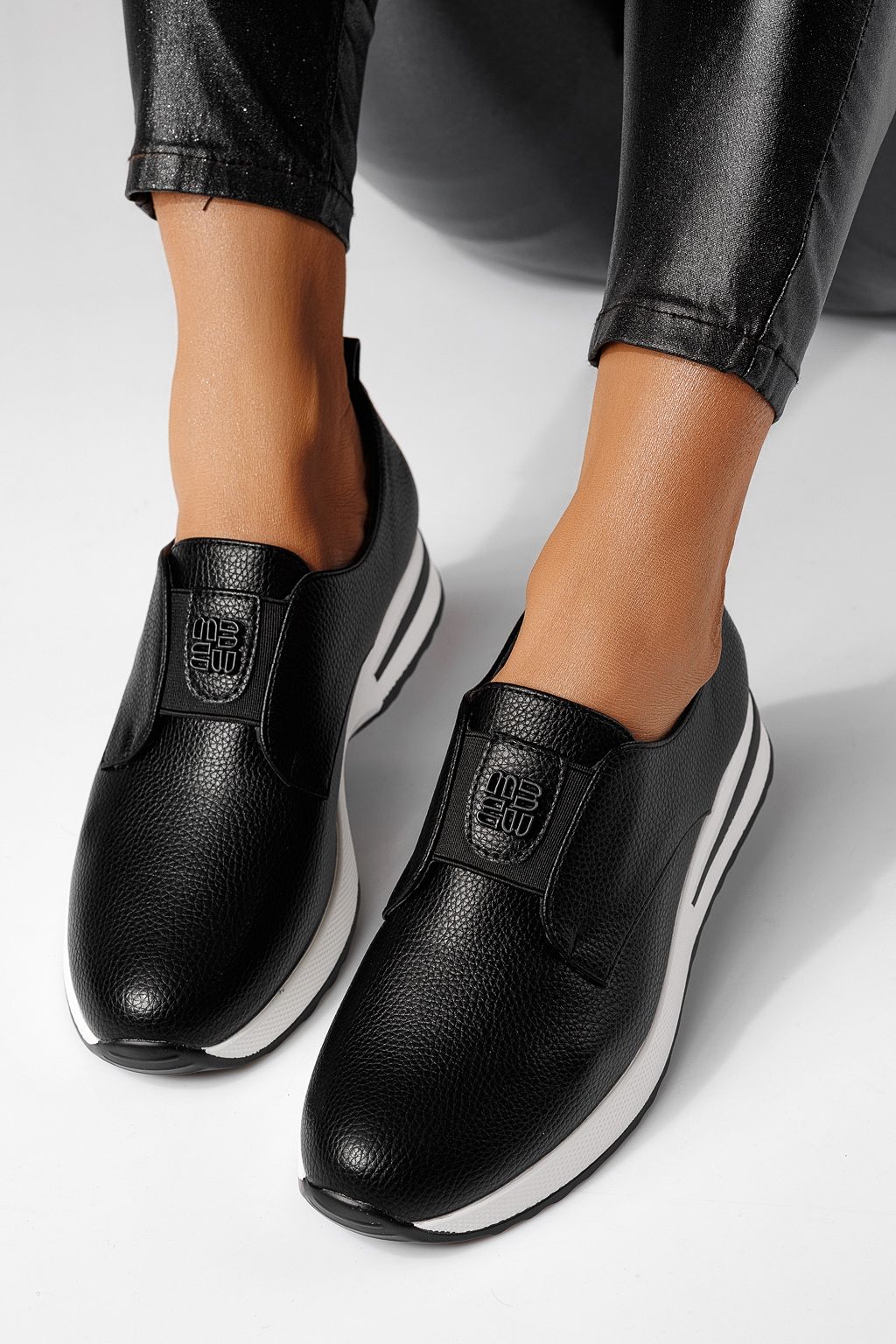 Női fekete alkalmi cipő ekológikus bőrből Lara #24200