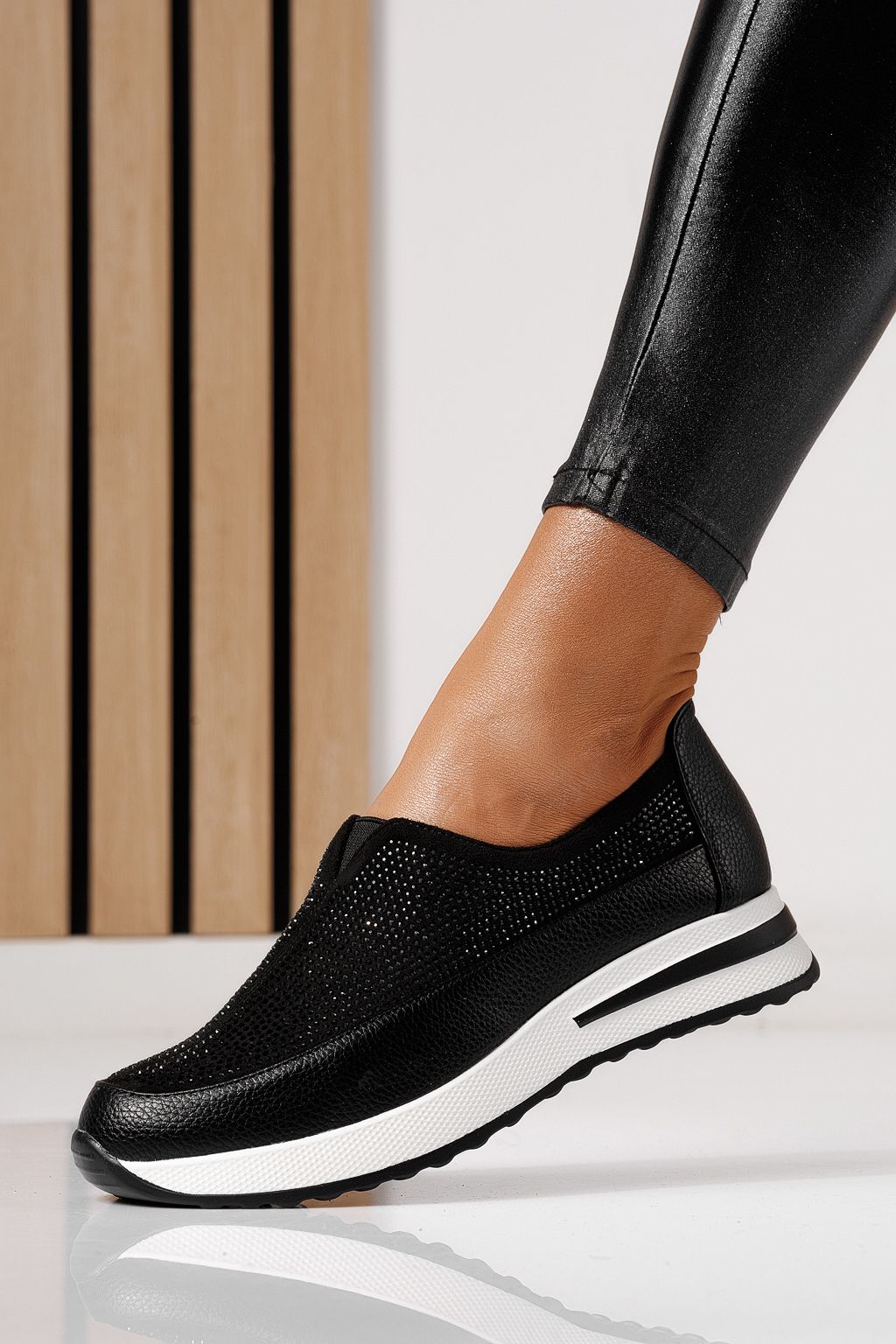 Női fekete alkalmi cipő ekológikus bőrből Teona #24206