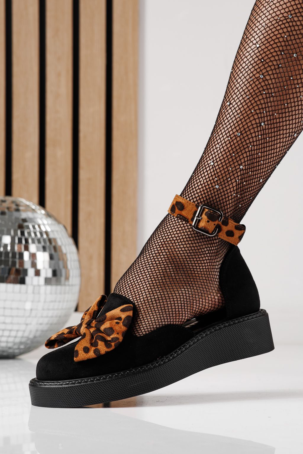 Női fekete alkalmi cipő ekológikus bőrből, velúrból Willy #24213