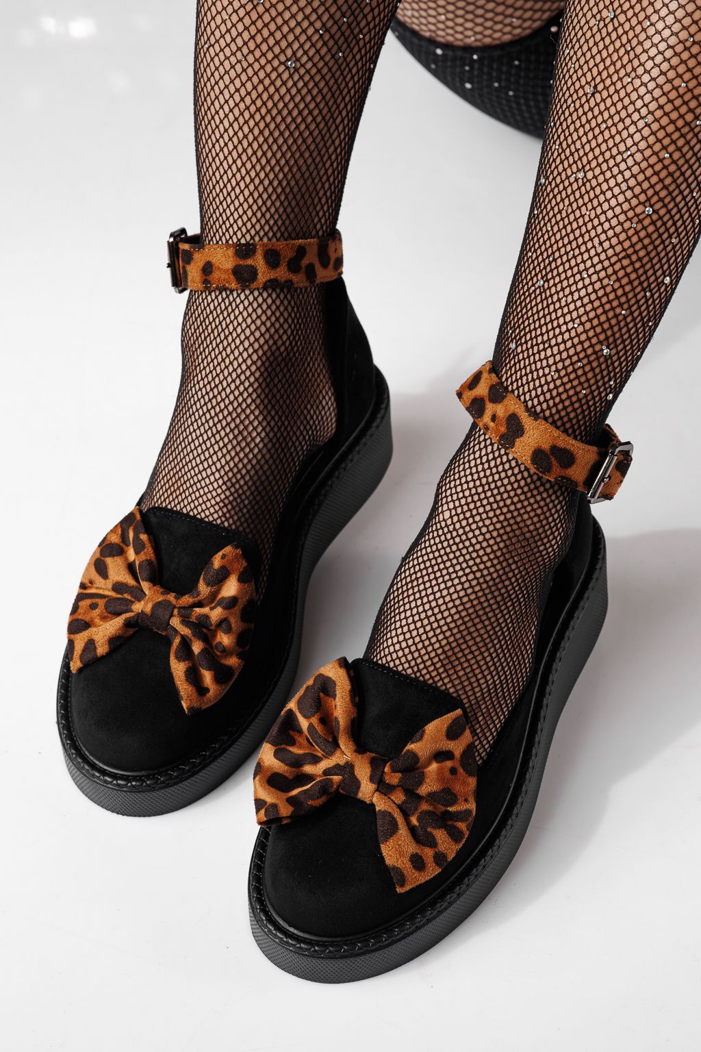 Női fekete alkalmi cipő ekológikus bőrből, velúrból Willy #24213